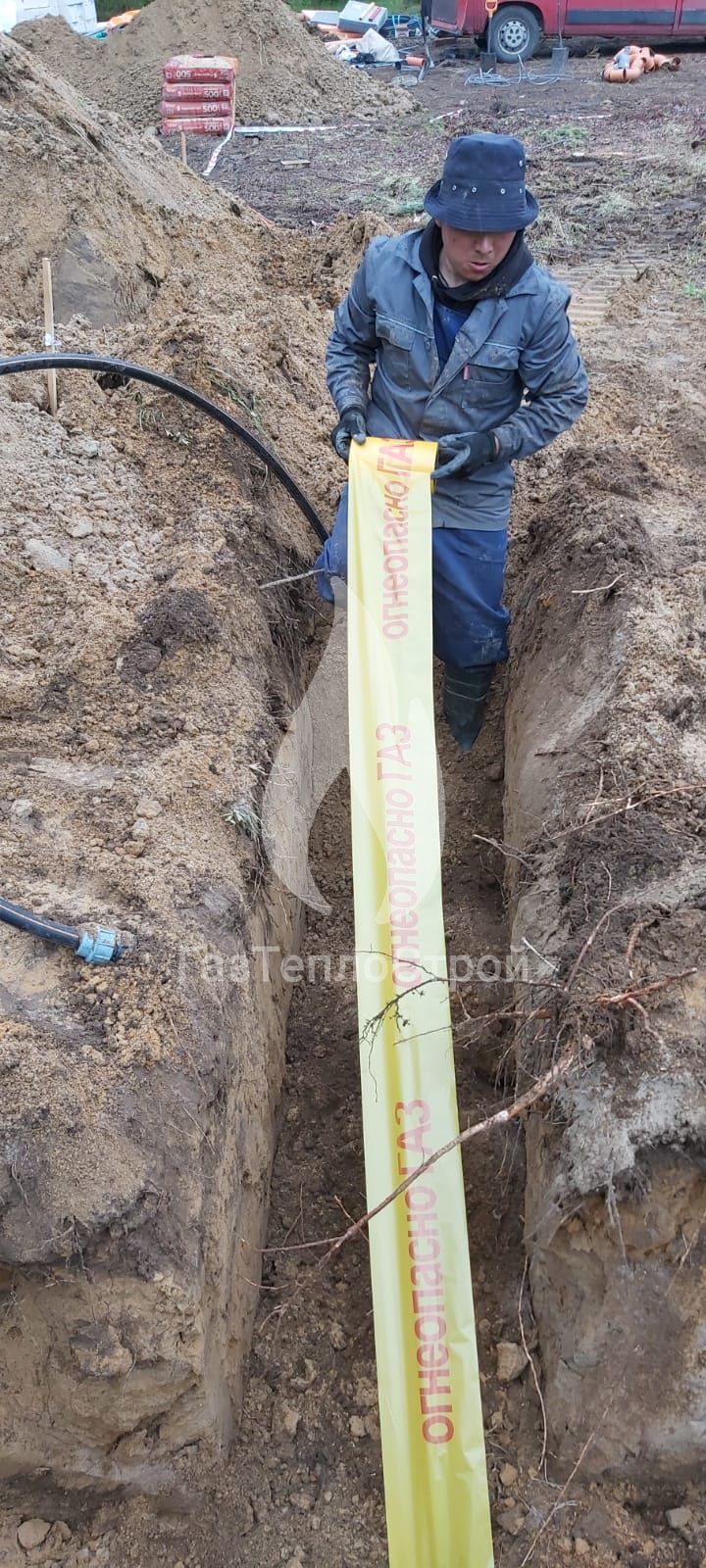Изображение работ с почвой для монтажа